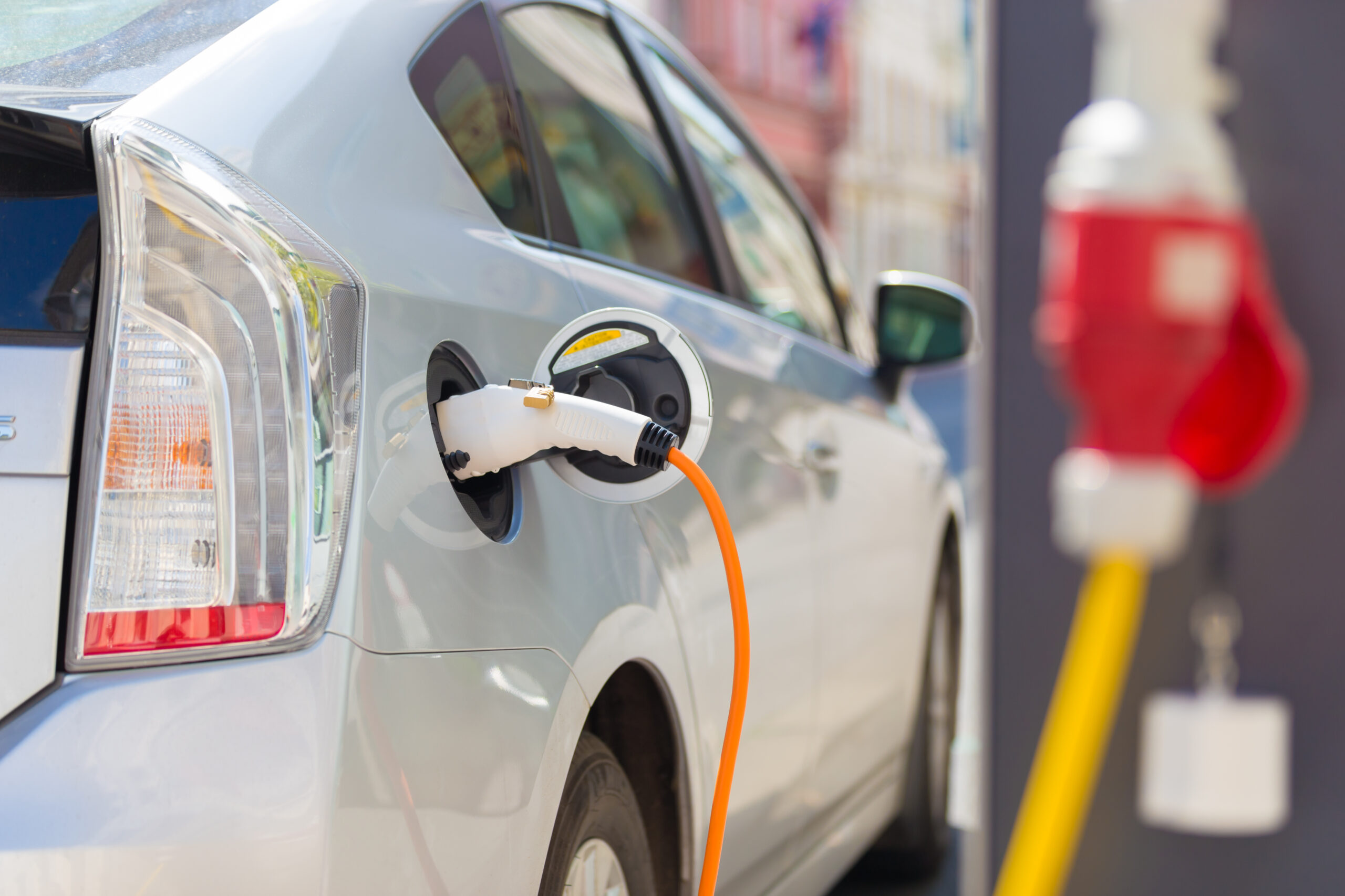 Top 5 Reasons Your Auto Dealership Should Offer EV Auto Service Contracts